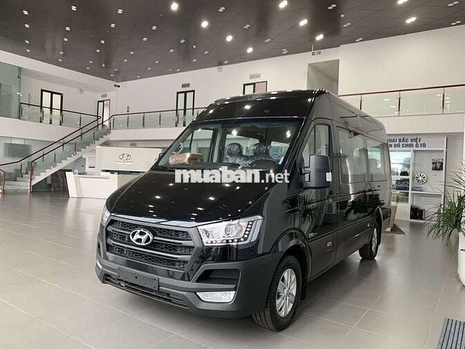 Hyundai Solati 16 chỗ màu Đen