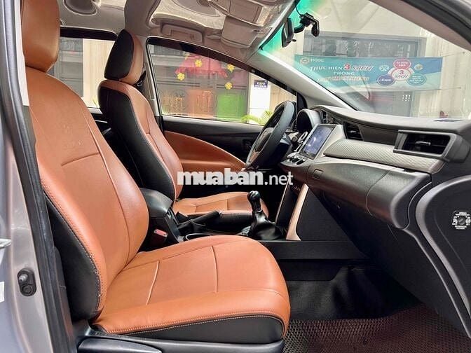 Toyota Innova 2.0E 2019 Số sàn Ghi bạc