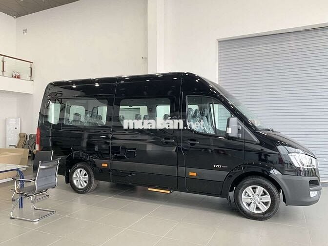 Hyundai Solati 16 chỗ màu Đen