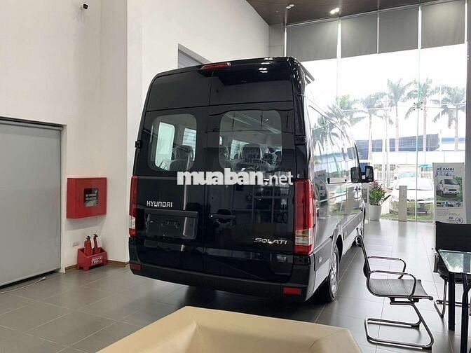 Hyundai Solati 16 chỗ màu Đen