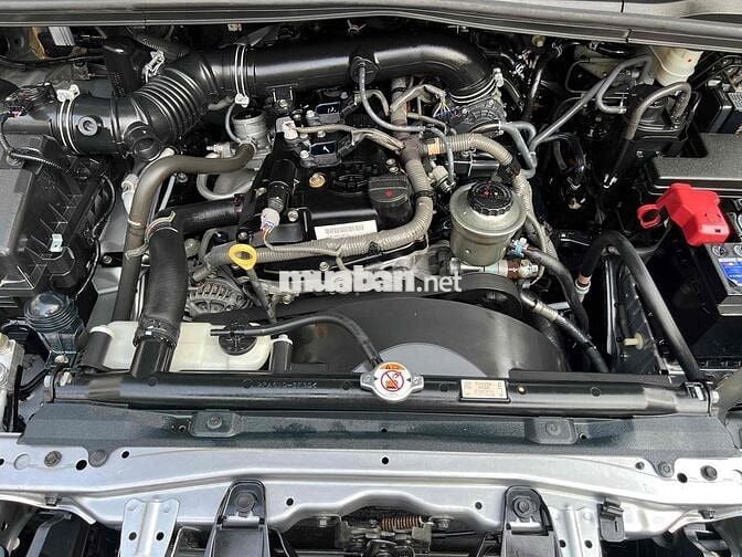 Toyota Innova 2.0E 2019 Số sàn Ghi bạc