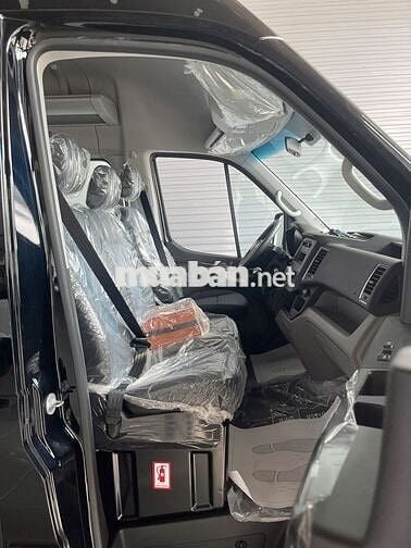 Hyundai Solati 16 chỗ màu Đen