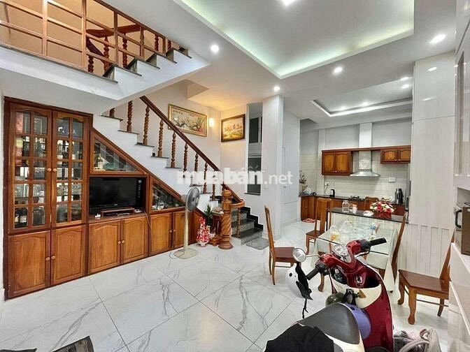 Nhà Hẻm Xe Hơi, 3 Lầu Sân Thượng, 4pn 3wc.