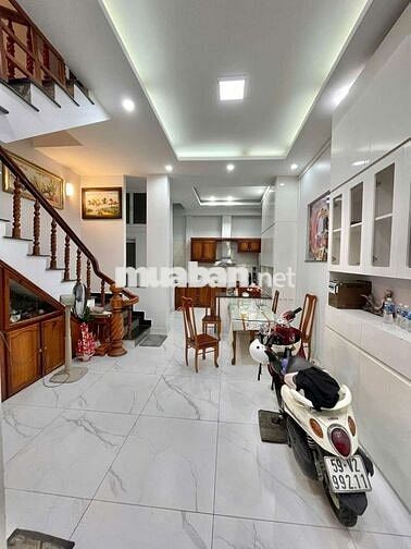 Nhà Hẻm Xe Hơi, 3 Lầu Sân Thượng, 4pn 3wc.
