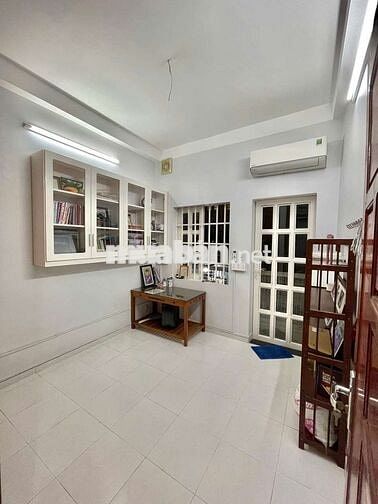 Nhà Hẻm Xe Hơi, 3 Lầu Sân Thượng, 4pn 3wc.