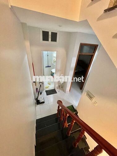 Nhà Hẻm Xe Hơi, 3 Lầu Sân Thượng, 4pn 3wc.