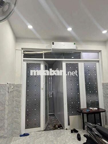Cho thuê nguyên tầng trệt lối đi riêng Ngô Tất Tố BT.