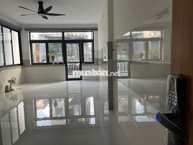 Cho thuê nhà MT 29A Hoa Sứ, thông ra Phan xích Long P7, Q. Phú Nhuận