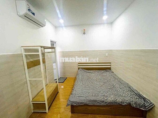 PHÒNG GẦN NGÃ TƯ TÔ KÝ - NGUYỄN ẢNH THỦ
