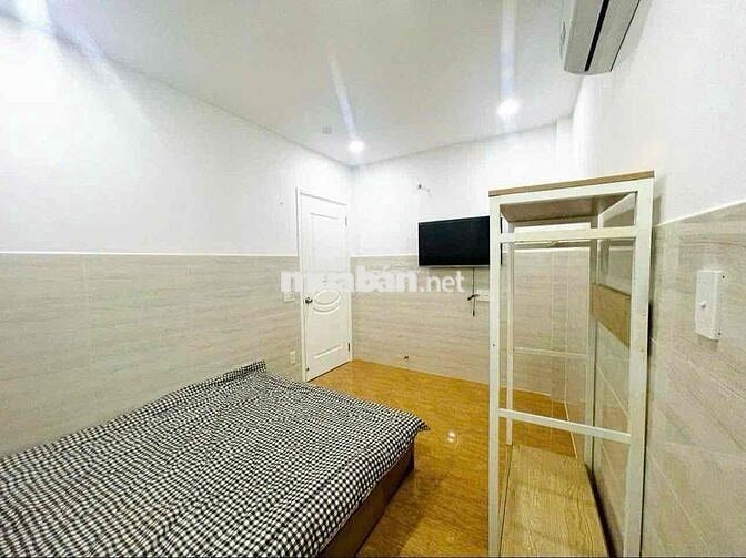 PHÒNG GẦN NGÃ TƯ TÔ KÝ - NGUYỄN ẢNH THỦ