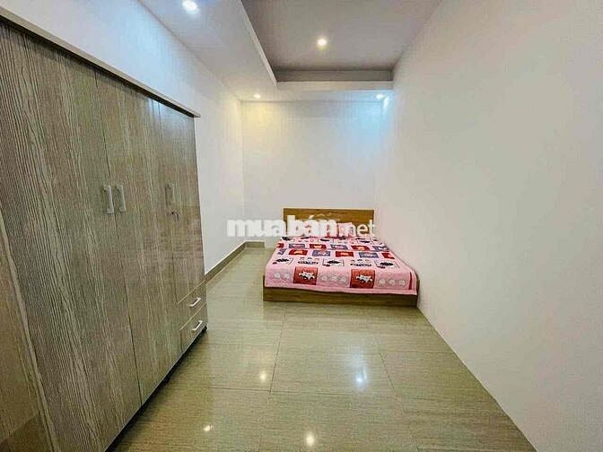 CH 2 PHÒNG NGỦ, BAN CÔNG, FULL NỘI THẤT NGAY CẦU THAM LƯƠNG