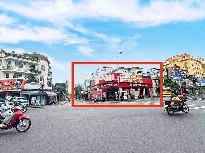 DT Trệt 205m2 Lầu  150m2 Tổng DTSD 355m2. Sàn Trống Suốt