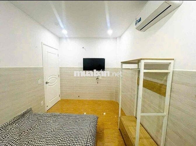 PHÒNG GẦN NGÃ TƯ TÔ KÝ - NGUYỄN ẢNH THỦ