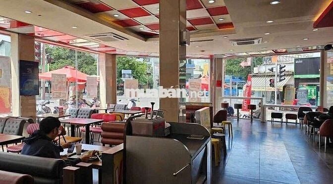 DT Trệt 205m2 Lầu  150m2 Tổng DTSD 355m2. Sàn Trống Suốt