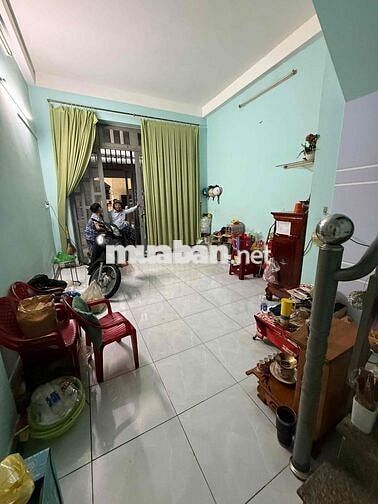 nhà 2 tầng 3 phòng ngủ, 2wc có phòng ngủ tầng trệt, hẻm 4m