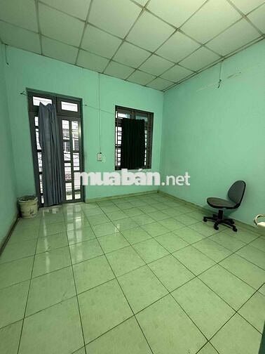 nhà 2 tầng 3 phòng ngủ, 2wc có phòng ngủ tầng trệt, hẻm 4m
