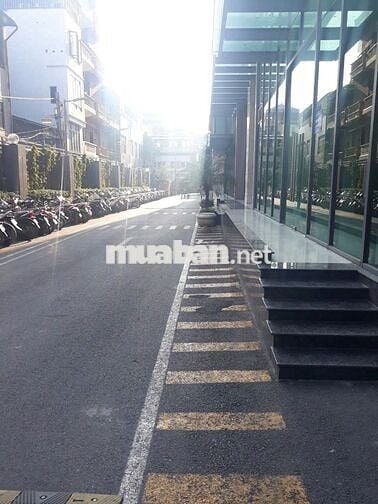 Cho thuê văn phòng chân đế khối đế thương mại One 18 NGọc Lâm