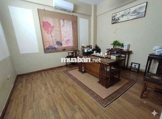Chính chủ bán căn góc gần ngã tư Trung Kính 122m2 3PN 3VS, full nội th