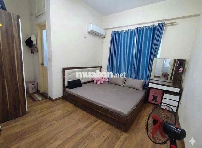 Chính chủ bán căn góc gần ngã tư Trung Kính 122m2 3PN 3VS, full nội th
