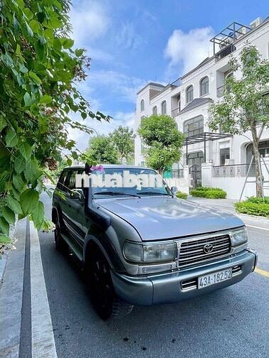 Toyota Land Cruiser Bạc