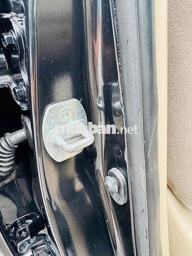 Toyota Innova 7 chỗ màu Đen