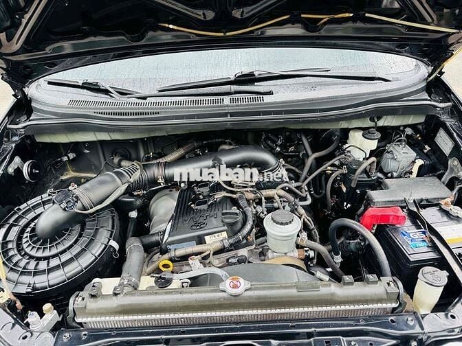 Toyota Innova 7 chỗ màu Đen