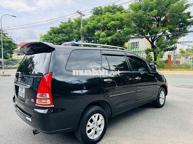 Toyota Innova 7 chỗ màu Đen