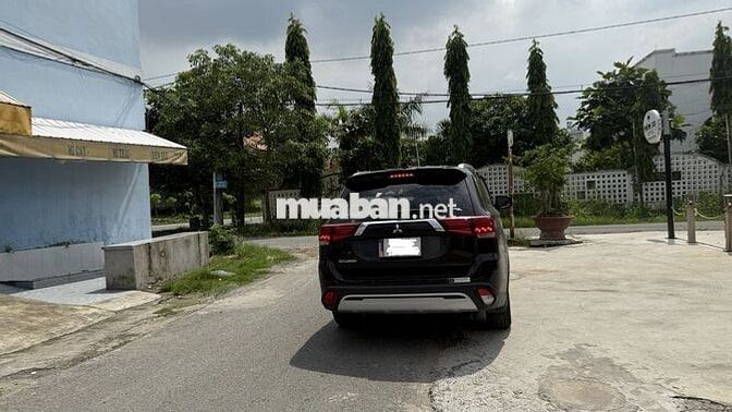 Mitsubishi Outlander 2021 Đen Premium 2.0 CVT