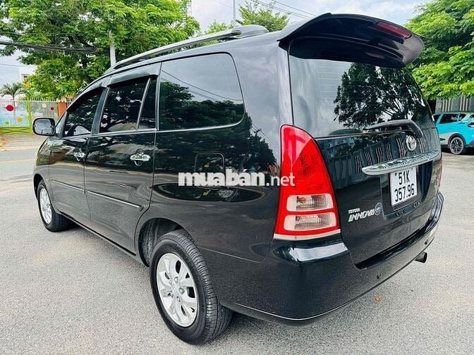 Toyota Innova 7 chỗ màu Đen