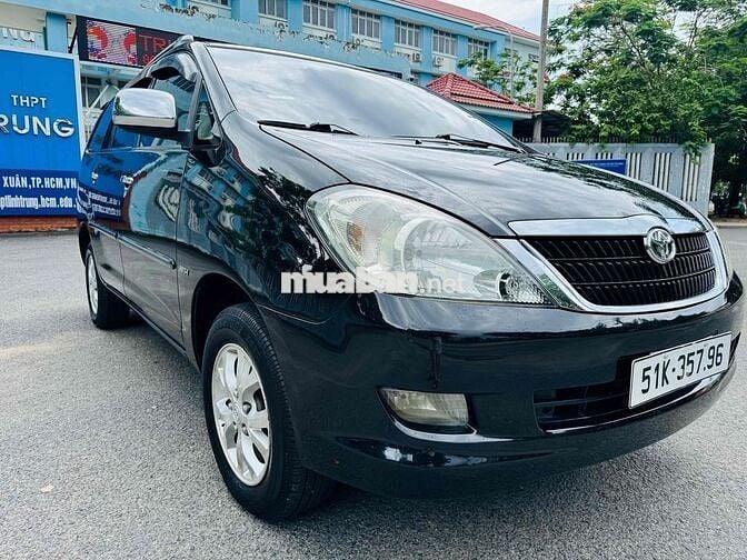 Toyota Innova 7 chỗ màu Đen