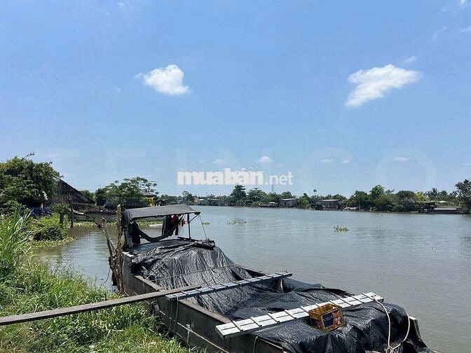 Cho thuê gần 16.000 m² đất mặt tiền giáp sông 2.000 tấn, lộ Container