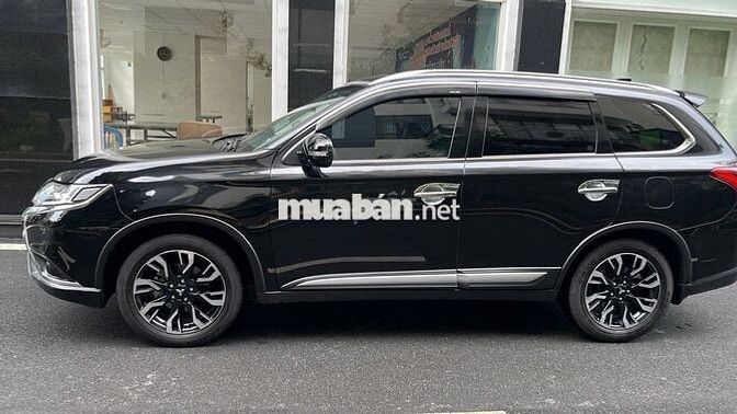 Mitsubishi Outlander 2021 Đen Premium 2.0 CVT