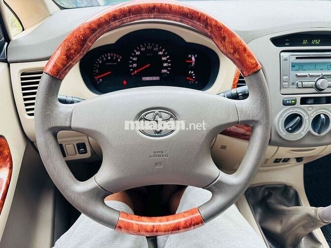 Toyota Innova 7 chỗ màu Đen