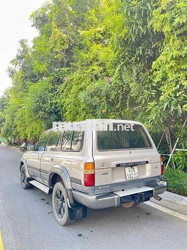 Toyota Land Cruiser Bạc