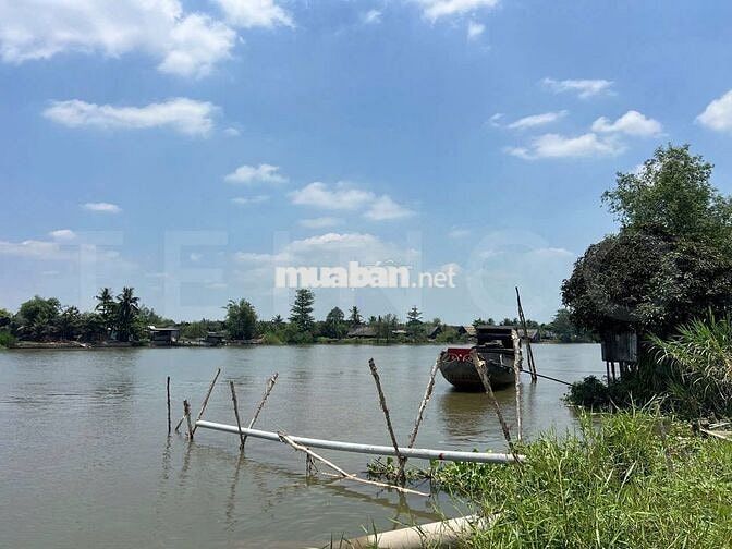 Cho thuê gần 16.000 m² đất mặt tiền giáp sông 2.000 tấn, lộ Container