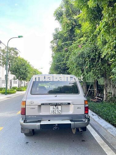 Toyota Land Cruiser Bạc