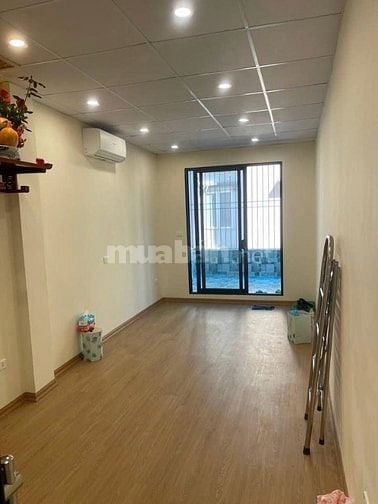 Cho thuê nhà ngõ Núi Trúc, Ba Đình, ngõ rộng ô tô đỗ cửa 