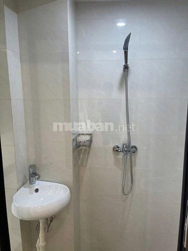 Cho thuê nhà ngõ Núi Trúc, Ba Đình, ngõ rộng ô tô đỗ cửa 