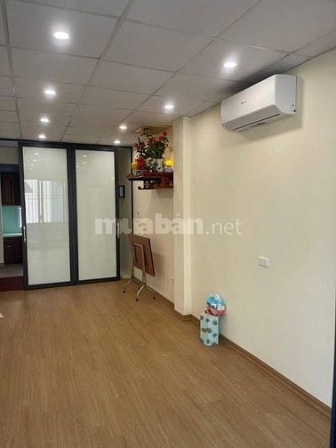 Cho thuê nhà ngõ Núi Trúc, Ba Đình, ngõ rộng ô tô đỗ cửa 