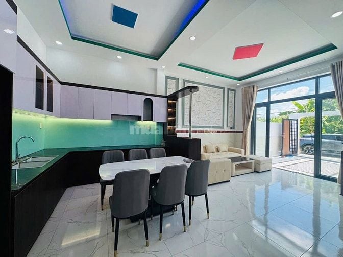 Nhà mới xây gần chợ Mỹ Hạnh Nam Nội thất như hình, SHR