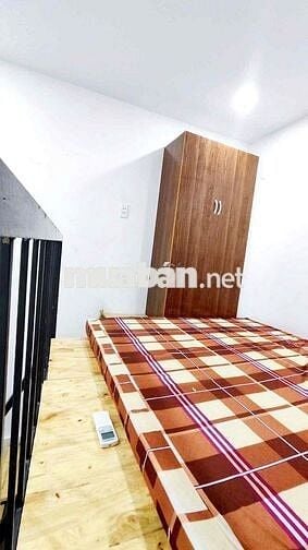 PHÒNG GÁC CAO 2M - FULL NỘI THẤT - NGAY HOÀNG HOA THÁM
