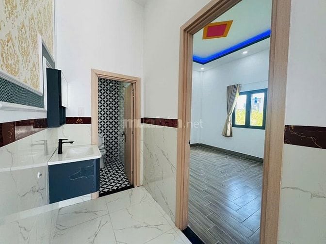 Nhà mới xây gần chợ Mỹ Hạnh Nam Nội thất như hình, SHR