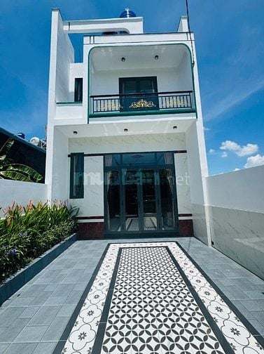 Nhà mới xây gần chợ Mỹ Hạnh Nam Nội thất như hình, SHR