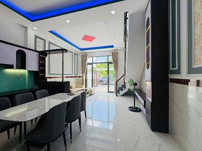 Nhà mới xây gần chợ Mỹ Hạnh Nam Nội thất như hình, SHR