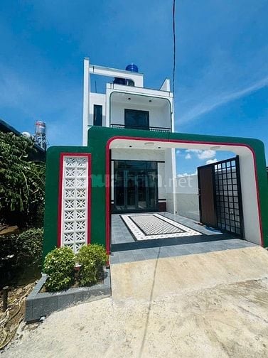 Nhà mới xây gần chợ Mỹ Hạnh Nam Nội thất như hình, SHR