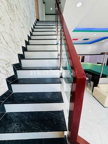 Nhà mới xây gần chợ Mỹ Hạnh Nam Nội thất như hình, SHR