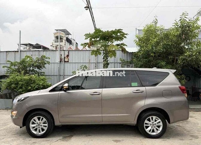Toyota Innova 2.0E MT 2019 Nâu vàng 98000km