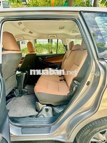 BÁN INNOVA E, SỐ SÀN 61.000km, MÀU BẠC, SX 2020