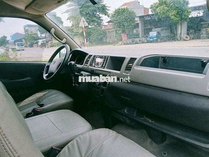 Toyota 2010 Máy dầu. van 6 chỗ
