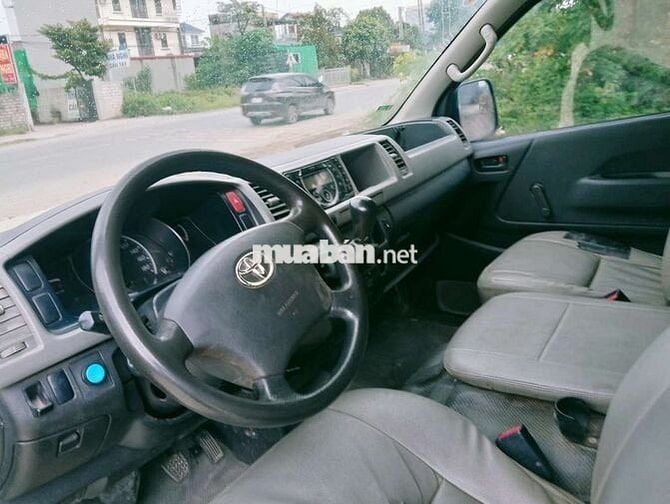 Toyota 2010 Máy dầu. van 6 chỗ